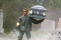Arnie by dokázal pohřebákům ušetřit TOLIK námahy...